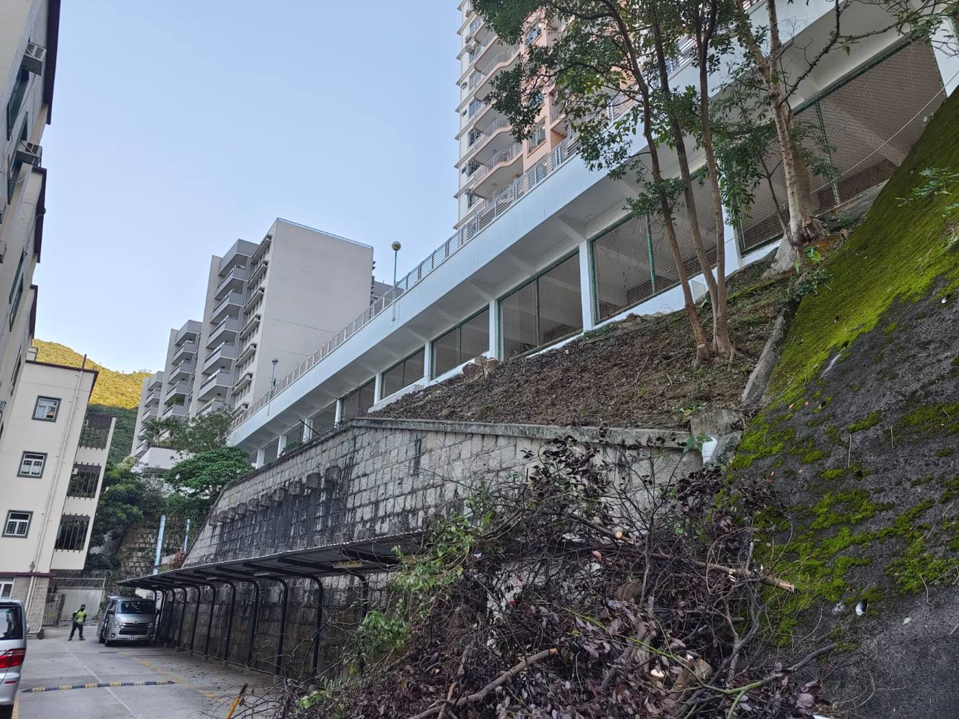 住宅旁的斜坡